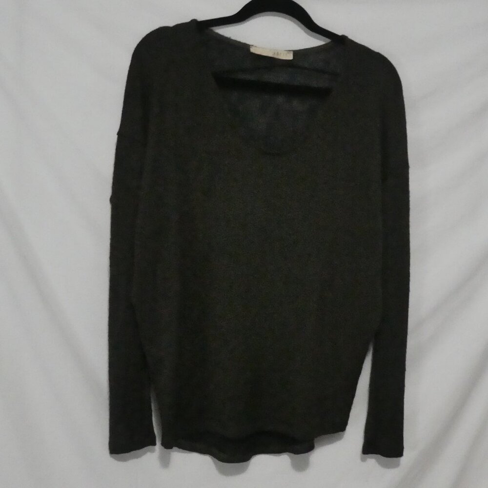 JOLIE USA | 24 pit to pit measured | Lightweight Olive Green V-Neck Sweater